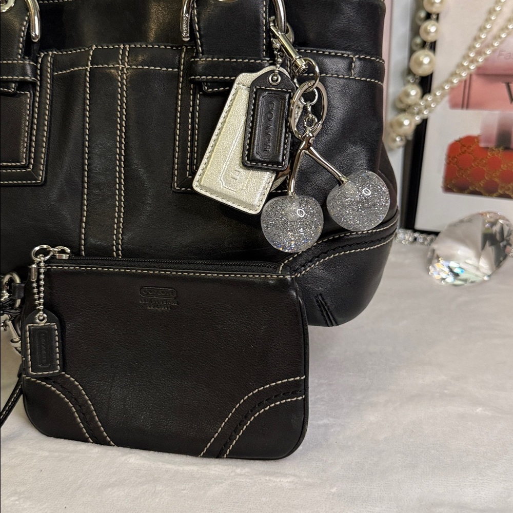 Coach Vintage Hampton Shoulder Bag w/matching Wristlet H0749-F10911 - Picture 15 of 16